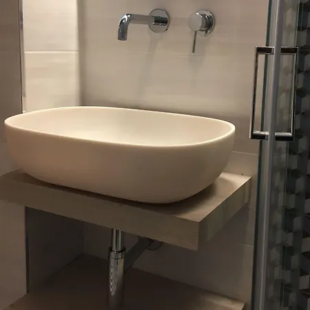 Otel Moniga